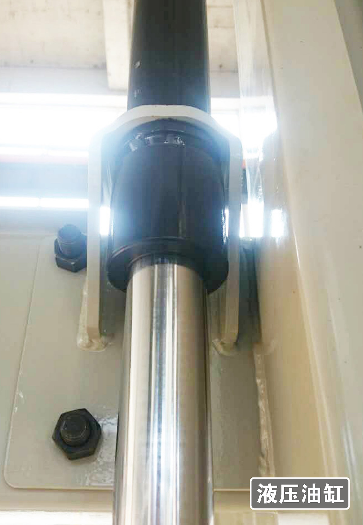 贵阳PJS两柱简易升降立体车库设备液压油缸.jpg